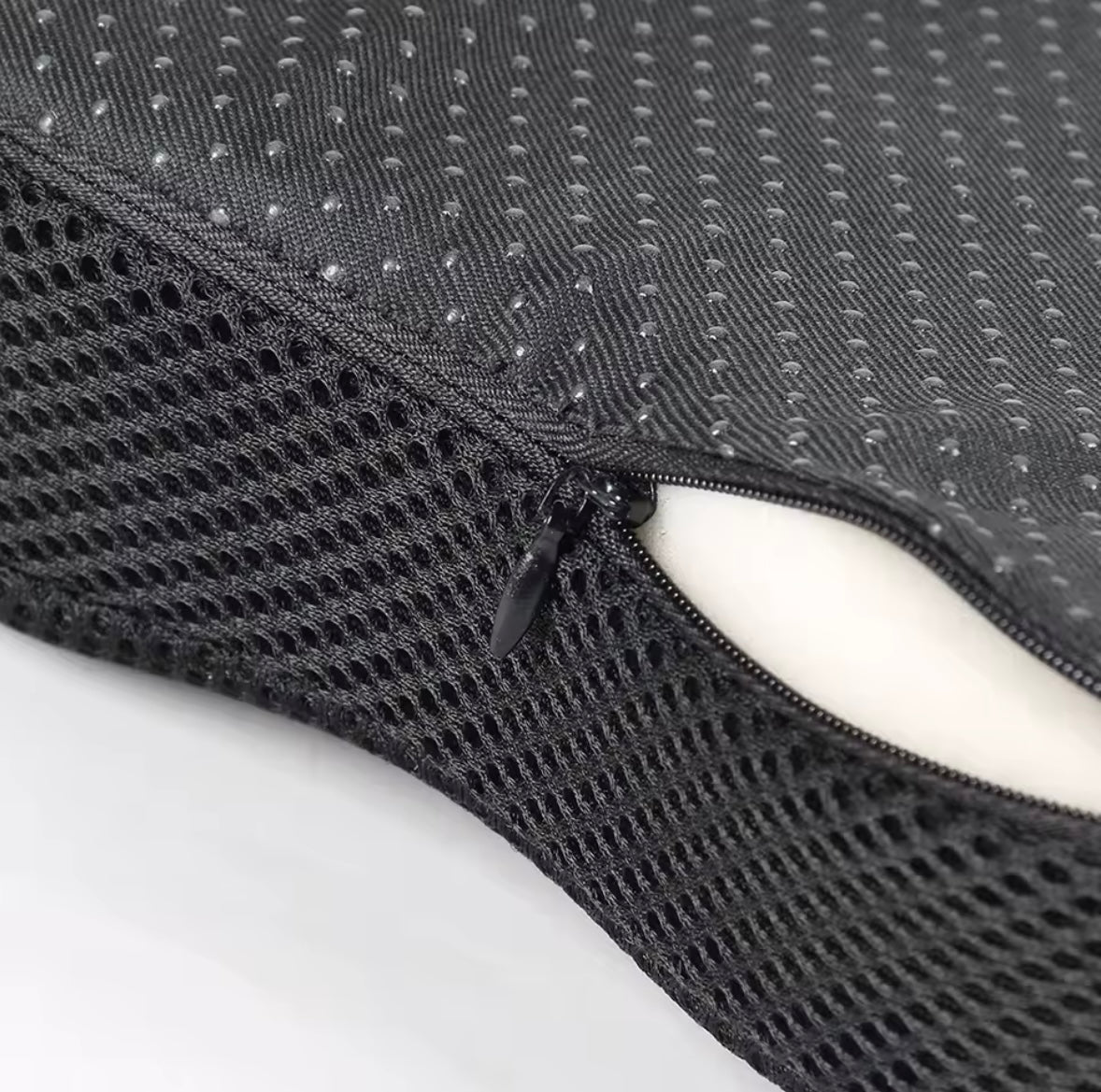 Ergonomikus párna szellőző huzattal, cipzárral és memóriahab béléssel